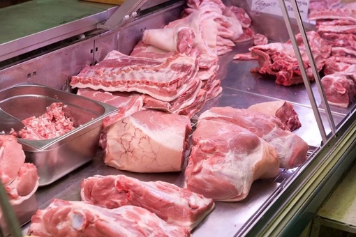 🥩В магазине на улице Уральской в Краснодаре обнаружили свиную продукцию и сырье с вирусом африканской..