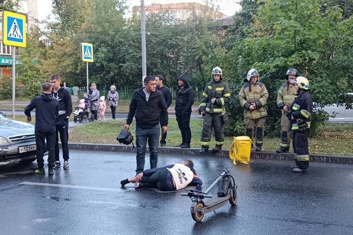 🗣️ На Лескова сбили курьера Яндекс Доставки, который не спешился с самоката на пешеходном..