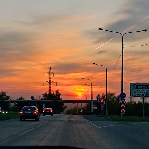 Давайте поделимся фотографиями. Скидывайте в комментарии снимки осеннего Челябинска, которые вы..