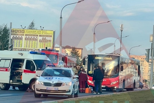 Сегодня утром возле ЖК «Авиатор» автобус № 68 сбил подростка

Около 7 часов утра на улице Холмогорский..
