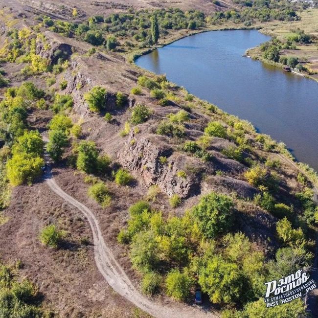 ⛰ Скелеватая скала. Расположена на окраине города Красный Сулин, в хуторе Скелеватка. 
 
📌Высота Скелеватой..