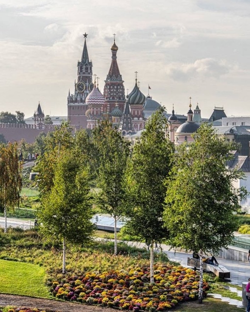 В Зарядье сейчас очень..