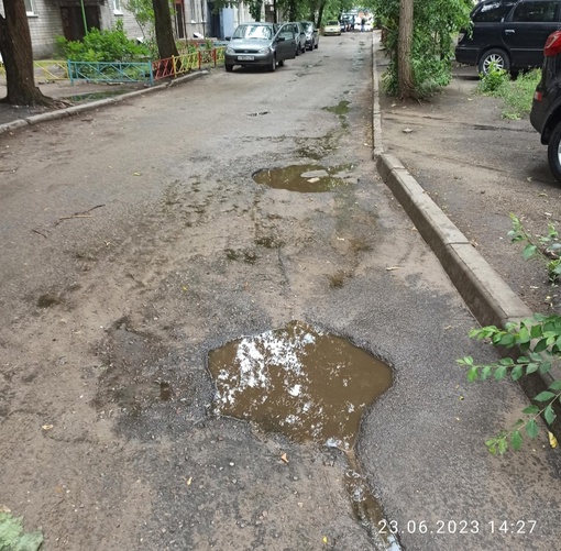 Жители Воронежа! Скоро у нас выборы, развесили баннеры по всем садам и школам, будут ходить на собрания наши..