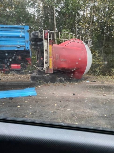 Будьте осторожнее за рулем!

Очередное ДТП произошло на дорогах области, между Вилей и Новодмитриевкой..