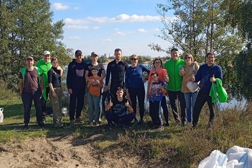 Под водой, на воде и на суше собрали мусор на озере Силикатное

17 сентября инициативная группа «Довольный..