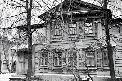 Раньше были такие дома, от которых исходил тепло. На ул. Тельмана в 1894 году был такой дом №14. 

Фото: Кузнецова..