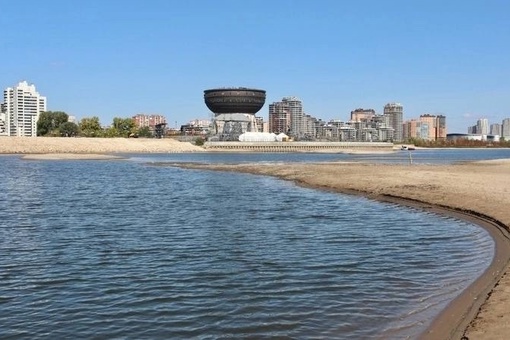Жители Казани обеспокоены уровнем падения воды у Казанки😱

Вот так жители города гуляют по обмелевшей реке..