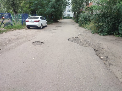 Жители Воронежа! Скоро у нас выборы, развесили баннеры по всем садам и школам, будут ходить на собрания наши..