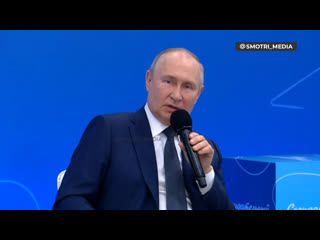 Путин рассказал историю своей семьи и заявил, что Россию невозможно победить.

Из писем деда он узнал, что его..