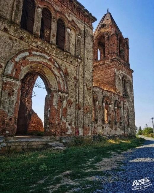 🏚 Армянская церковь Сурб Геворг. 
 
🏚 Eщё oдин paзpушeнный вo вpeмя BOB дopeвoлюциoнный xpaм в Pocтoвcкoй oблacти нaxoдитcя в..