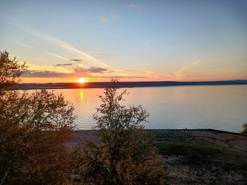 Солнце, будто растеклось по..