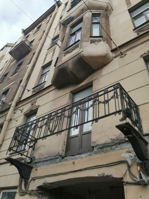 В Петербурге заметили балкон квартиры, жители которой, должно быть, владеют..