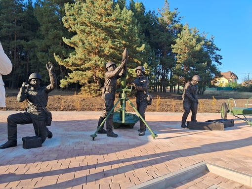 В Нововоронеже появился сквер 141-й стрелковой дивизии с установленным там памятником..