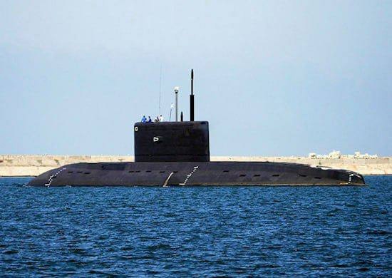 Дизель-электрическая подводная лодка «Ростов-на-Дону» получила повреждения после ночного ракетного удара..
