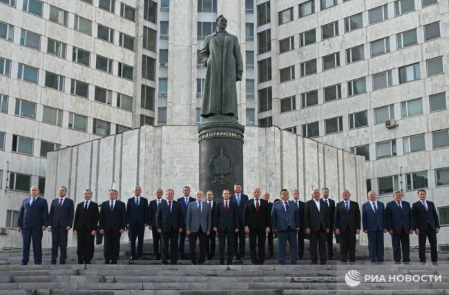 В Москве установили памятник Феликсу Дзержинскому. Копия монумента, снесённого в 1991 году, появилась в..