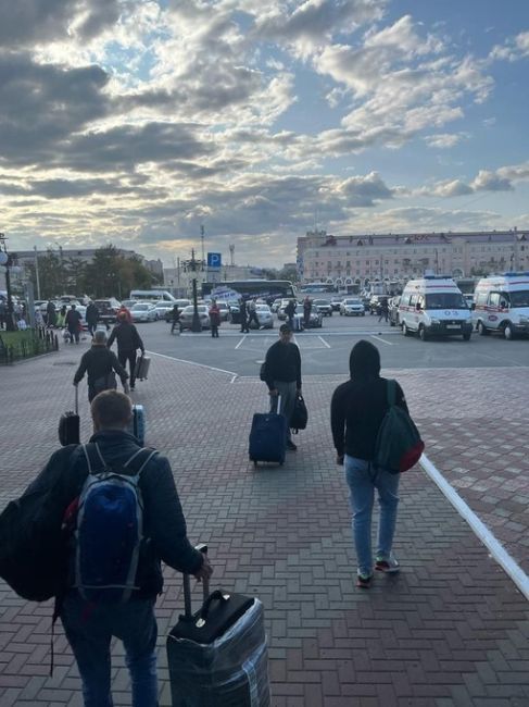 Все пассажиры самолёта Airbus A320, совершившего аварийную посадку в Убинском районе, вернулись домой

Поезд с..
