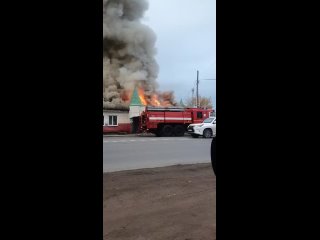 Прямо сейчас горит здание у Южного кладбища.

Новости без цензуры (18+) в нашем телеграм-канале..