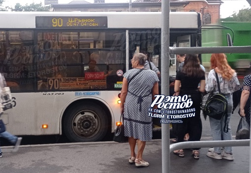 🚌 Подписчики паблика "Это Ростов!" делятся кадрами, как они сегодня утром добирались на работу/учёбу. А также..