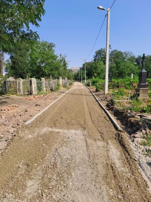 Продолжается благоустройство Всесвятского кладбища

Привести его в надлежащий вид планируют до конца..