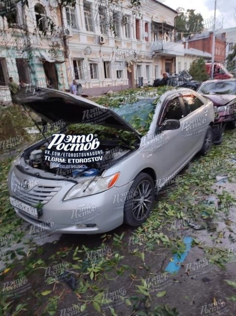 💥⚡ Последствия падения БПЛА и взрыва машины на Пушкинской, 41. Повреждены как минимум 5 авто и несколько..