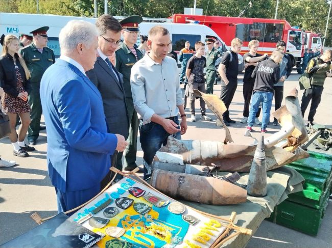 Новейшие образцы российского вооружения, военной и специальной техники представили #вНижнем 
 
✅ Экспозиция..