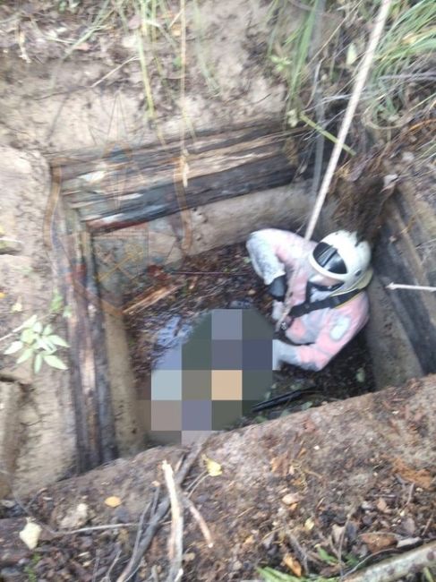 В заброшенном колодце в районе посёлка Радофинниково под Тосно было обнаружено тело человека. 
 
На место..