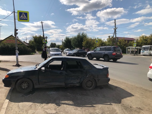 Ищу свидетелей 13.09.23.г и запись на перекрестке 12 декабря- Авиационная примерно по времени 13:00, 13:10. Водитель..