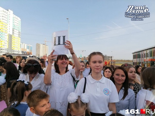 🏫⚡ А вот и открытие второй модульной школы в Суворовском — линейка была одна для двух модульных корпусов...