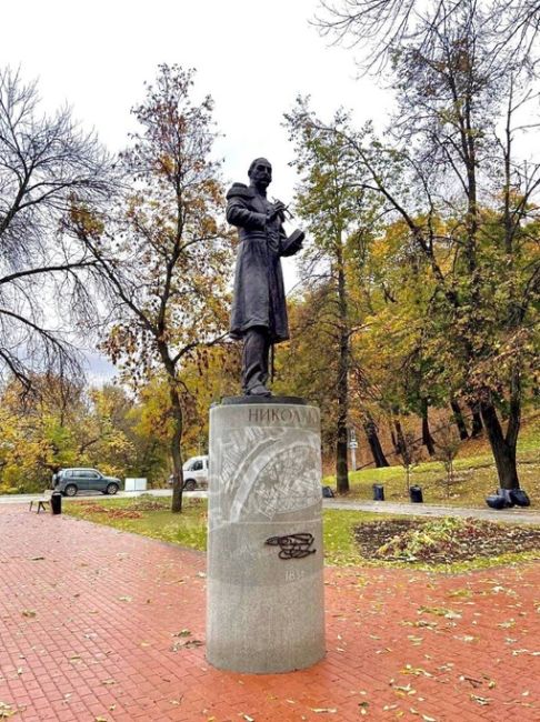 💙 Памятник Николаю I появился в Александровском саду. 

Монумент установили там неслучайно: именно по его..