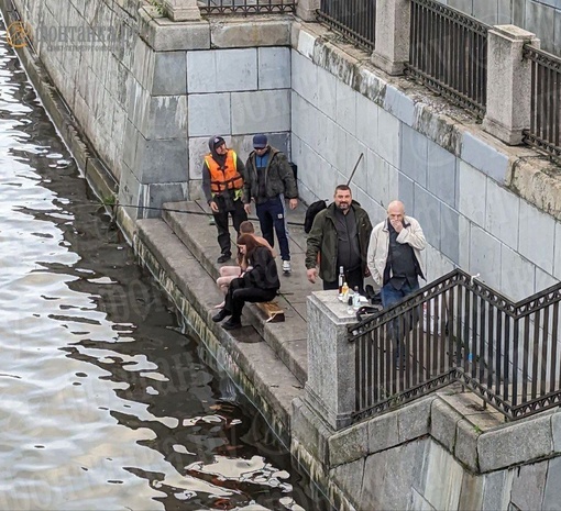 🥶Любителя поплавать в холодной воде заметили в Обводном канале рядом с Лиговским проспектом 
 
Температура..