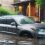 💦 В Перми из-за прорыва водопровода затопило машину, припаркованную во дворе дома. В воде оказались все..