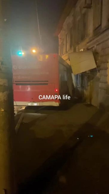 В Самаре пассажирский автобус № 5Д протаранил дом на ул. Венцека 

Фото появились в социальных сетях

Такое в..
