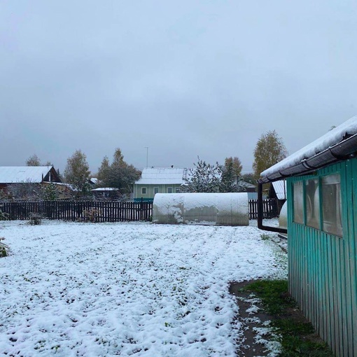 🗣️ Шёл 129-й день лета. На севере Нижегородской области выпал первый снег. 

Настало время убирать в шкаф..