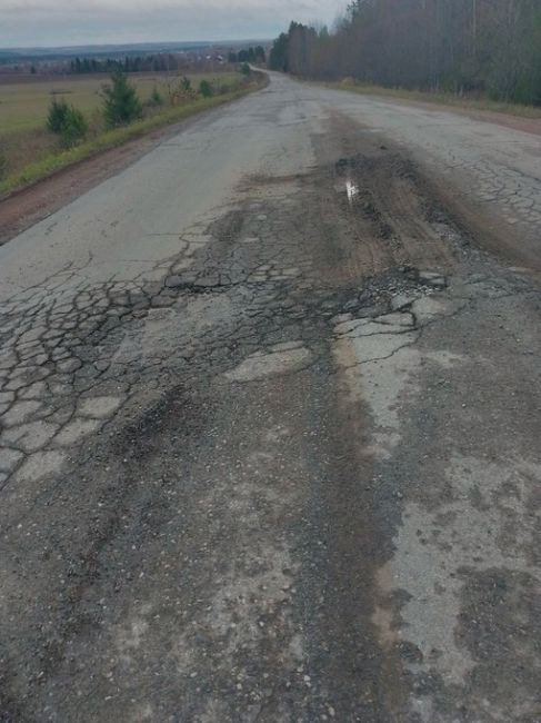 Дорога Карагай-Нердва вся усыпана ямами и провалами 🤔

А что вы думаете о наших..