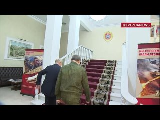 Минувшей ночью Президент России Путин посетил штаб ЮВО в Ростове-на-Дону.

Он заслушал доклад главы Генштаба..