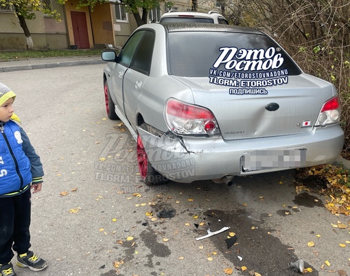 🚨 Сегодня ночью на Стартовой, 6, пьяное существо протаранило 2 припаркованных автомобиля, бросило свою..