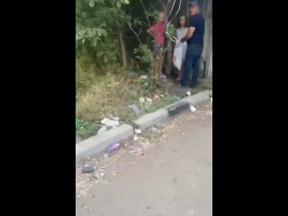 Мигрант и козлик на детской площадке

Анекдот:
Мигранту приносят барана, чтобы он зарезал его в качестве..