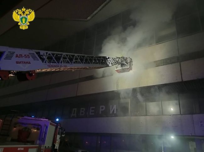 🔥 Очередной пожар. На сей раз в ТК на Варшавском шоссе.

Причины возгорания пока..