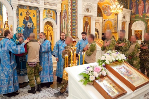 Нижегородские добровольцы побывали в Дивеевском монастыре перед отправкой в зону CВО

Это члены..