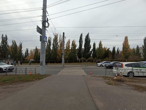 В Омске на переходнике сбили подростка

Сегодня около 10:05 часов в Госавтоинспекцию поступило сообщение о..