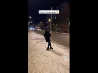 🥴 Город засыпает, просыпаются торчки. Уже на детских площадках роются.

⚠ВНИМАНИЕ!..