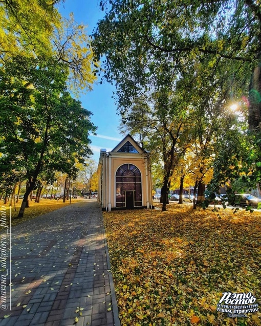 Осень в Покровском сквере..