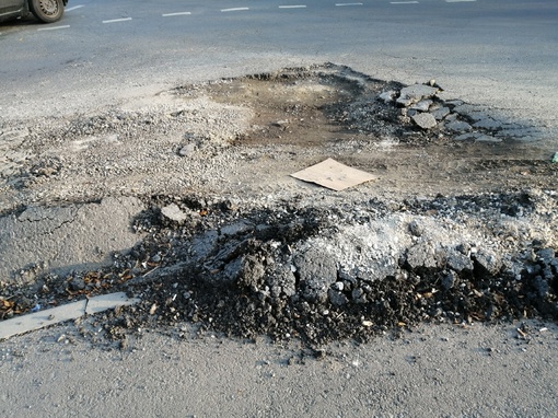 Ростовчанин благодарит дорожные службы за ремонт дороги на Нансена, где образовалась огромная яма и мешала..