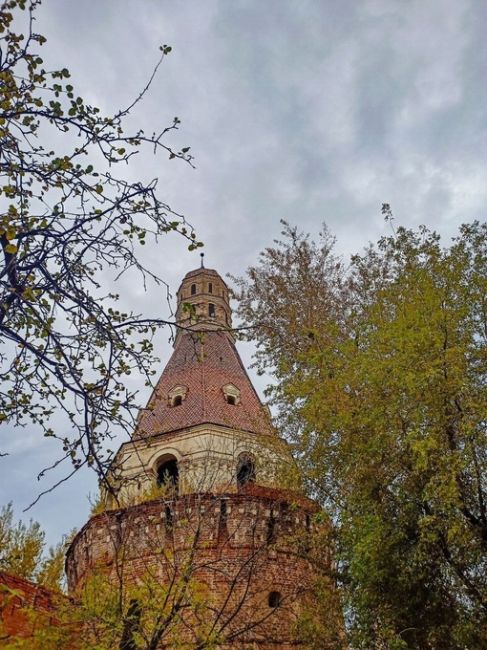 Осень в парке "Липки", ул. Восточная (м.Автозаводская) 
 
Фото: Ирина..