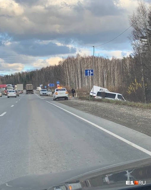 ‼️На трассе Пермь-Екатеринбург столкнулись полицейский автозак и микроавтобус Mercedes 

ДТП произошло в..