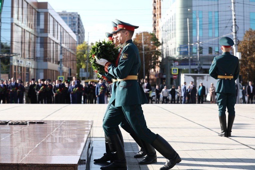 Минутой молчания почтили память наших воинов - освободителей Краснодарского края от фашизма.

Сегодня..