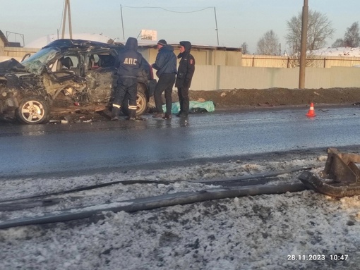 Возле поворота на Кичанова произошло сильное ДТП. Говорят, что водителя сильно зажало

О погибших пока..