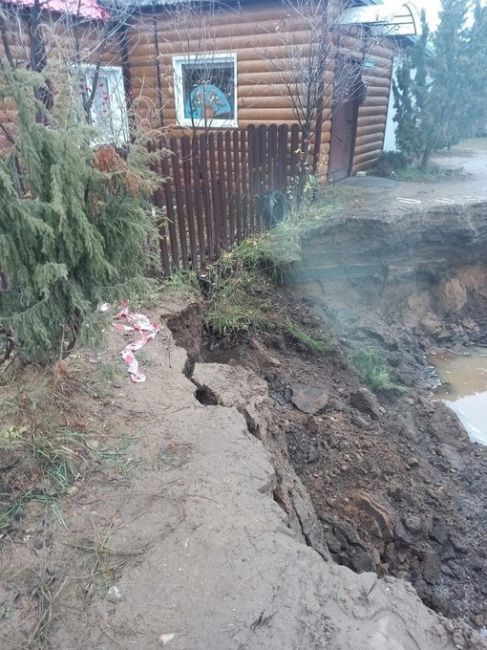 От подписчиков 

В Краснокамске ул. Красная в таком положении находится уже неделю. Грунт осыпается все..