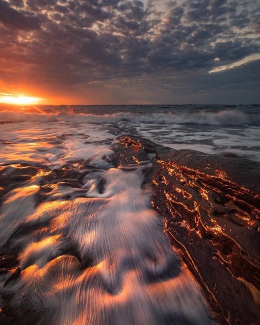 Ноябрь в Новороссийске: серфинг и красивые закаты 🏄‍♂️ 

Фото..