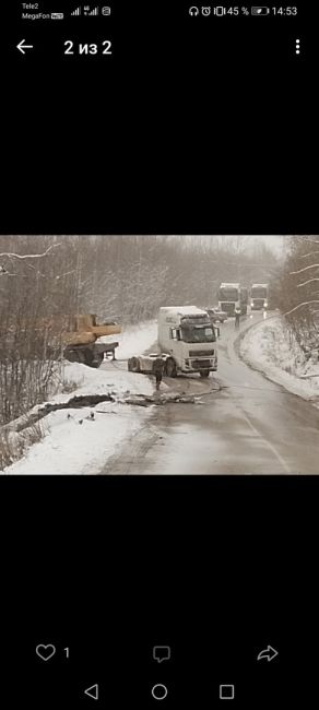 ‼️Водитель грузовика, который перегородил дорогу возле Александровска, просит помощи. Мужчина не может..